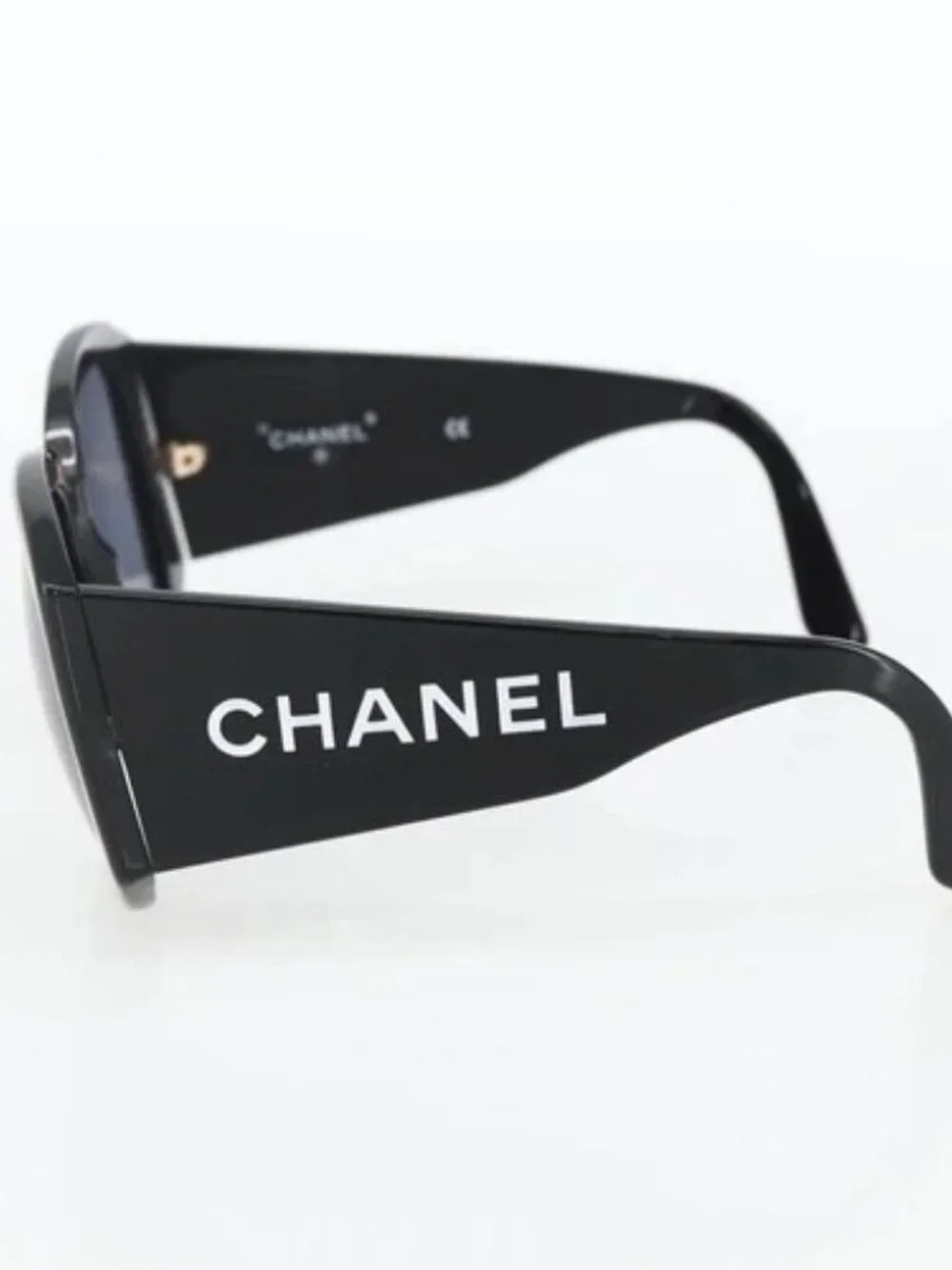 CHANEL brand	chanel color	black